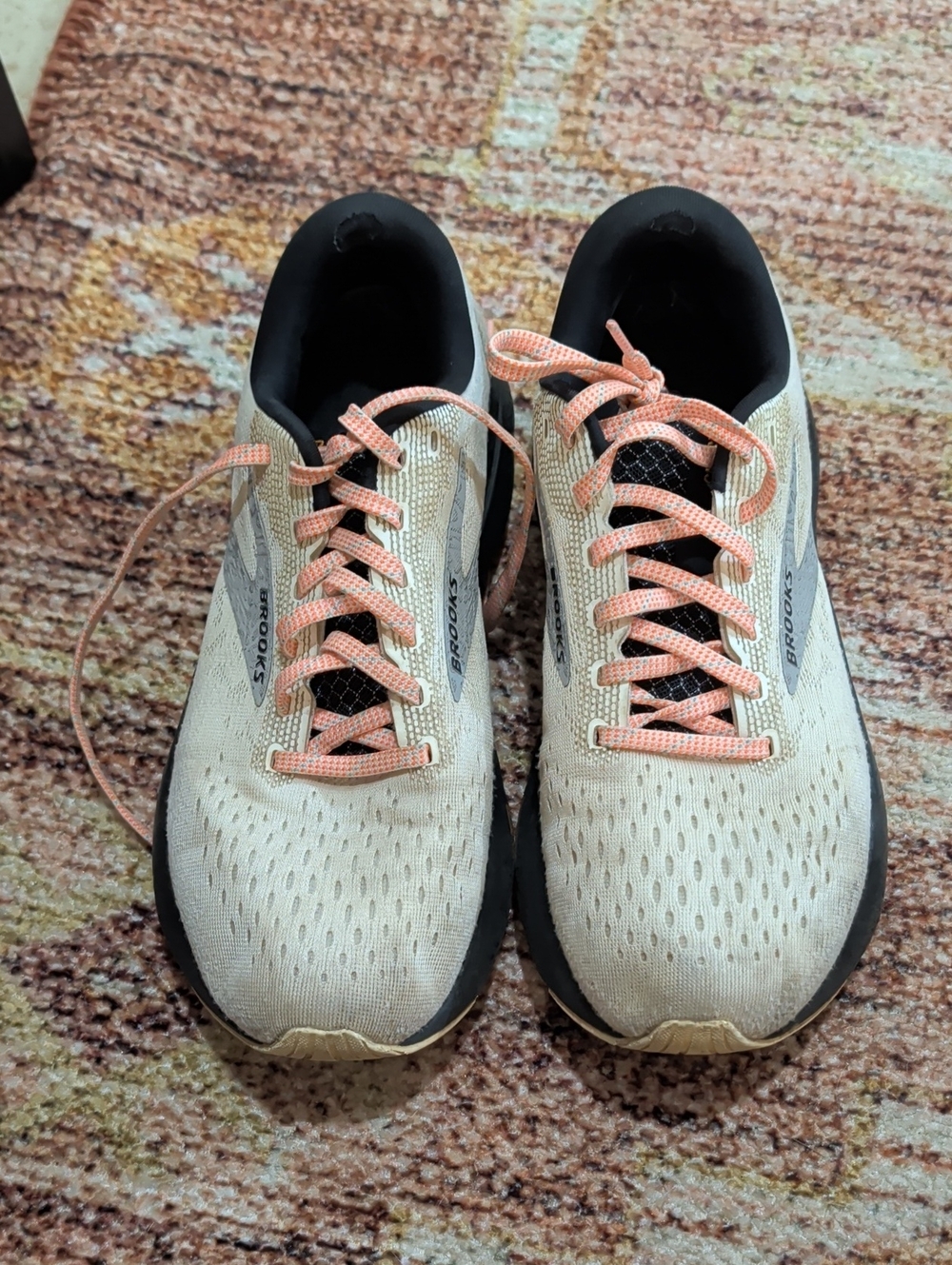 Brooks Women’s Cream Running Shoes with Peach Laces